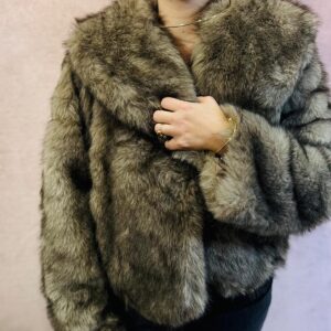 Dámský krátký huňatý kabát s límcem – šedý