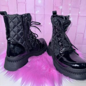 Černé kotníkové boty s masivní podrážkou