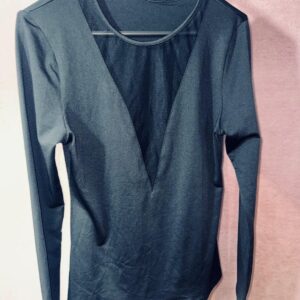 Dámské černé tričko se síťkovým efektem